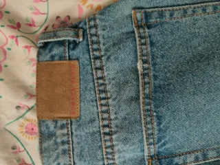 Falda vaquera desgastada