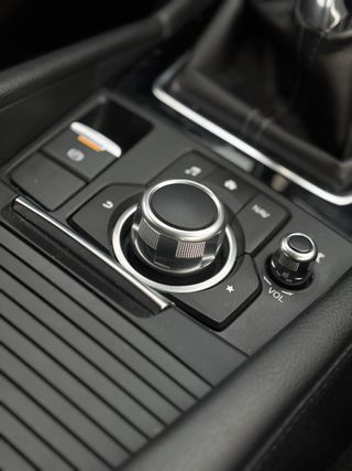 MAZDA 3 Black tech edition 2018 89000km Etiqueta C