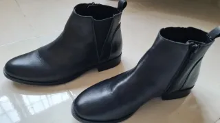 Botines de piel negros