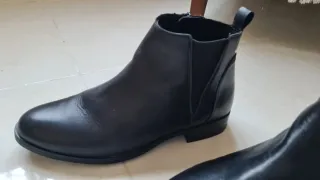 Botines de piel negros