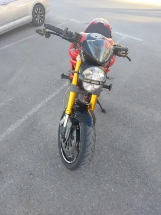 Ducati Monster 696 Roja y Negra