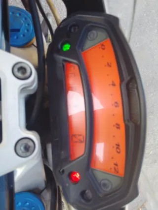 Ducati Monster 696 Roja y Negra