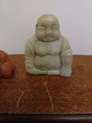 Statuette Buddha sorridente in pietra e marmo