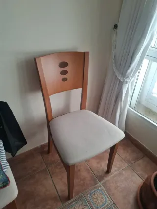 6 Sillas de comedor en madera y tela beige