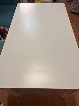 Mesa de comedor blanca de madera
