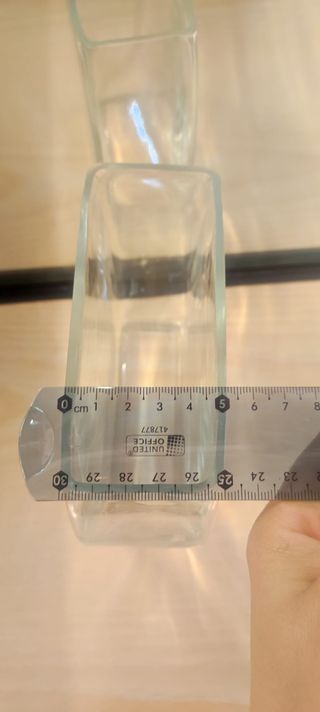 Vaso in vetro trasparente portafiori