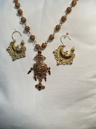 Gargantilla y pendientes traje regional