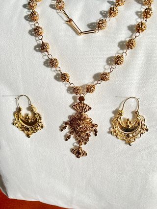 Gargantilla y pendientes traje regional