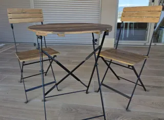 Tavolo da giardino rotondo e sedie
