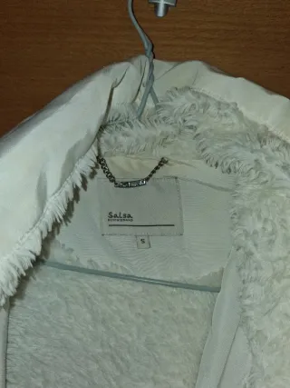 Chaqueta Salsa Blanca con Capucha