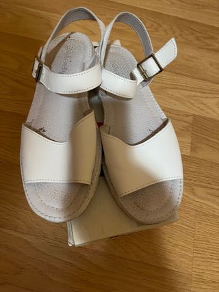 Sandalias de piel blancas
