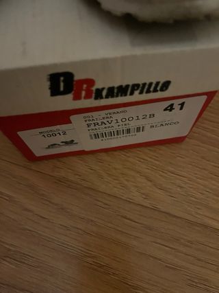 Sandalias de piel blancas