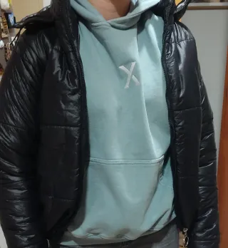 Cazadora de plumas negra