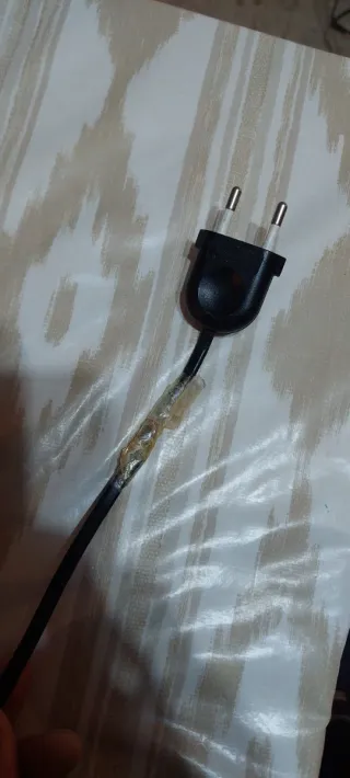 Lámpara de mesa Ikea beige y negra