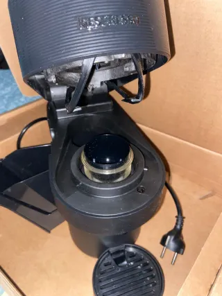 Cafetera Nespresso Vertuo Pop Negra