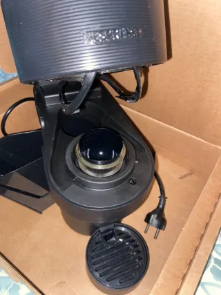 Cafetera Nespresso Vertuo Pop Negra