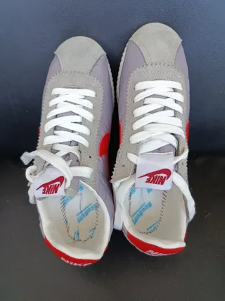 Tenis Nike Cortez Grises y Rojas