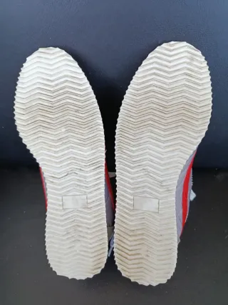 Tenis Nike Cortez Grises y Rojas