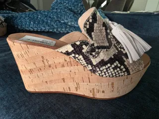 Sandalias cuña Casadei piel serpiente 38