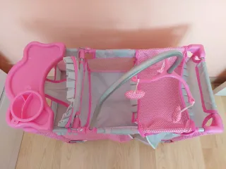 Cuna y cambiador para muñecas