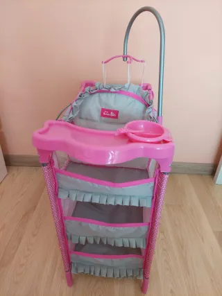 Cuna y cambiador para muñecas