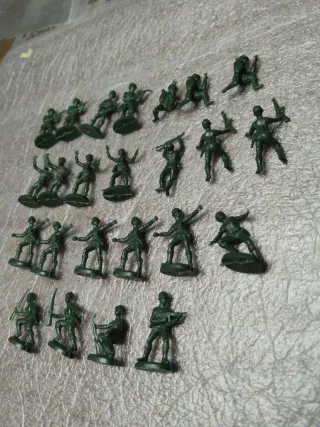 Soldatini verdi plastica