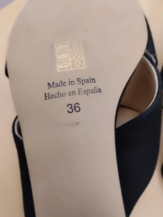 Sandalias de piel negras Brownie.etiquetas