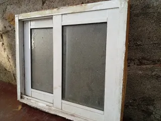 Dos ventanas de hierro