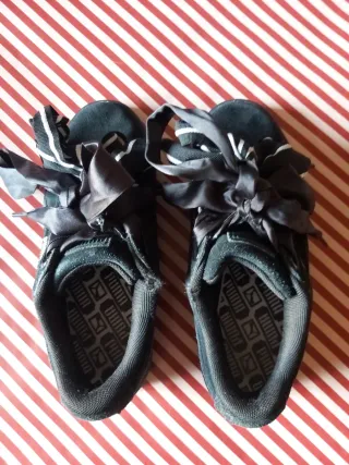 Zapatillas Puma Negras con Lazos