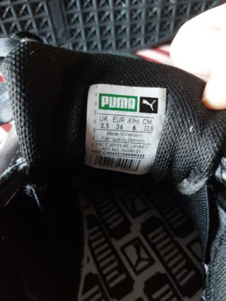 Zapatillas Puma Negras con Lazos