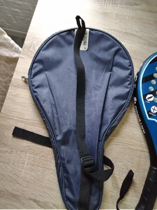Raqueta de pádel con 2 fundas