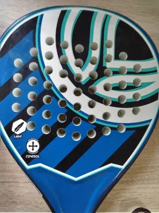 Raqueta de pádel con 2 fundas