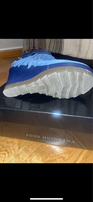 Botín azul con flecos y cuña