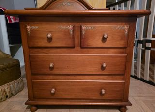 Sinfonier de madera con flores pintadas