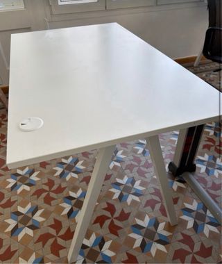 Mesa de despacho blanca