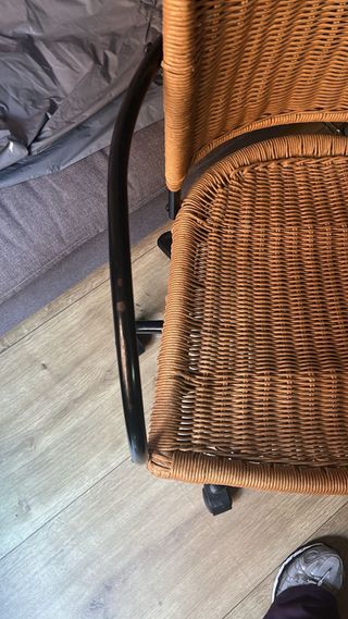 Silla de escritorio de mimbre y metal