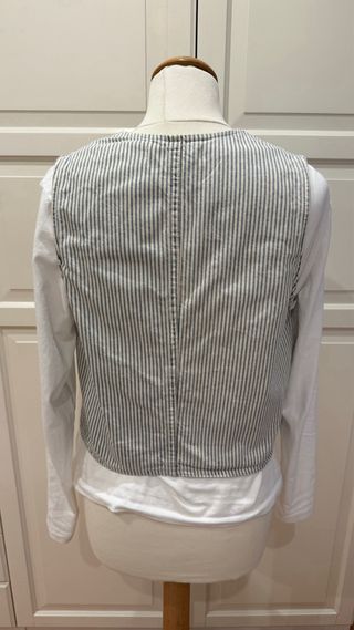 Chaleco de rayas gris y blanco