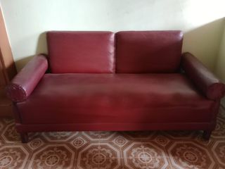 Divano vintage in pelle rossa
