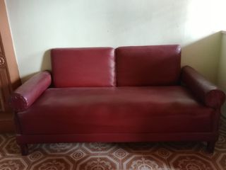 Divano vintage in pelle rossa