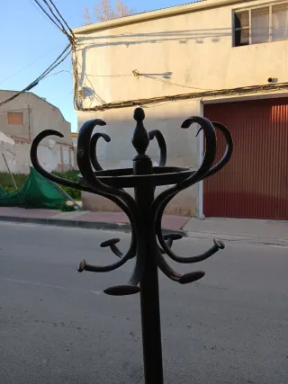 Perchero antiguo de madera