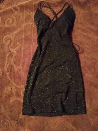 Vestido de fiesta negro con brillos