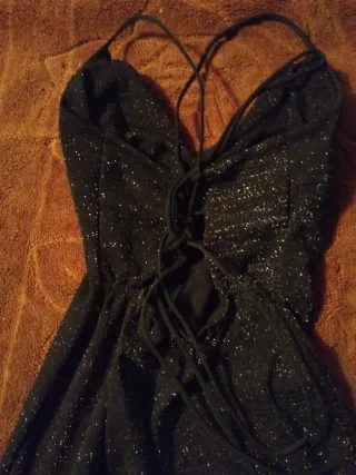 Vestido de fiesta negro con brillos