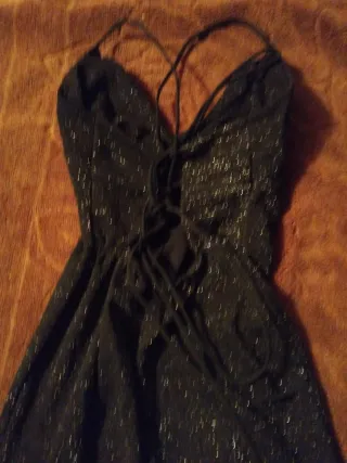 Vestido de fiesta negro con brillos