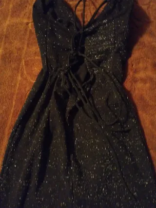 Vestido de fiesta negro con brillos