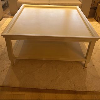 Mesa de centro blanca de madera 1metro por 1metro