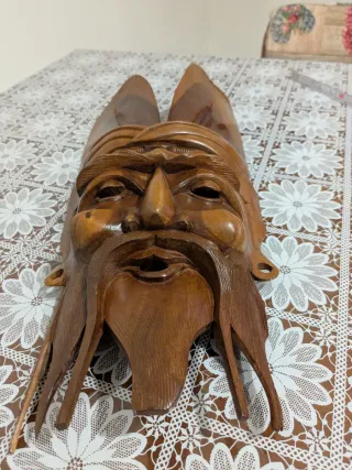 Maschera etnica in legno grande