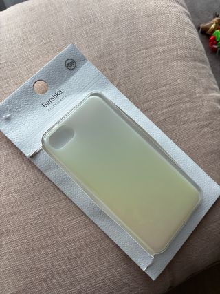 Funda iPhone 6/6S/7/8 BERSHKA