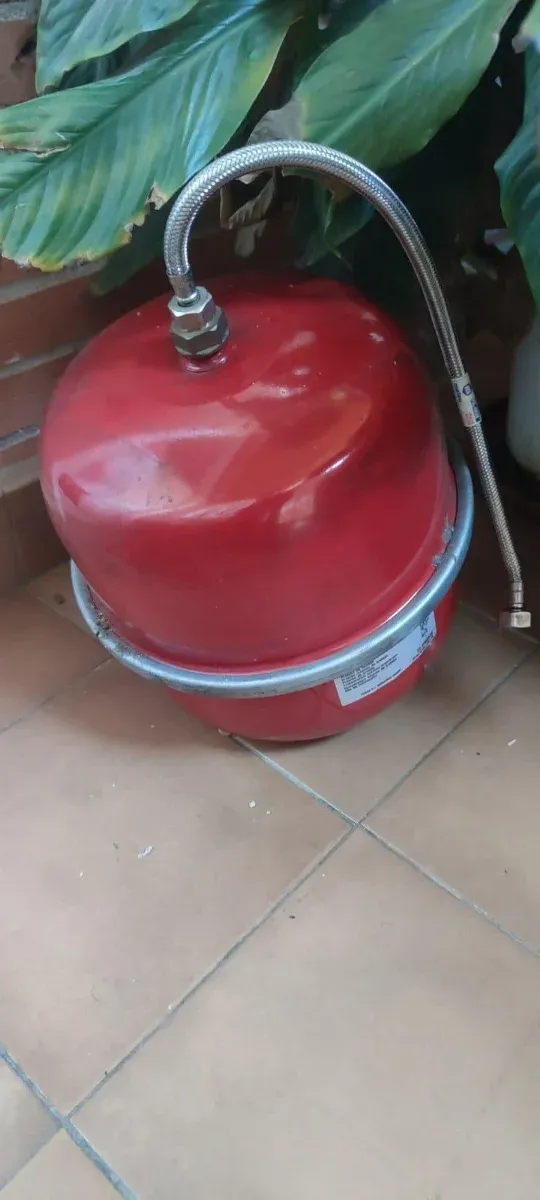 Caldera Aqualuxo Negra de pele seminueva