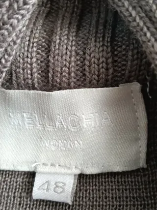 Chaqueta larga de punto gris y blanco