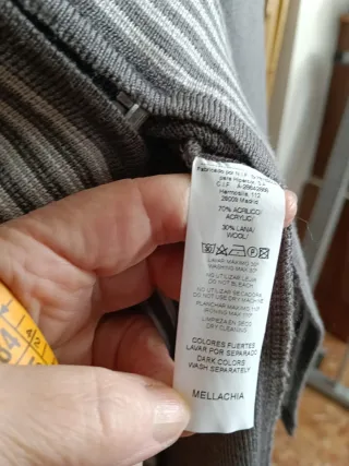 Chaqueta larga de punto gris y blanco